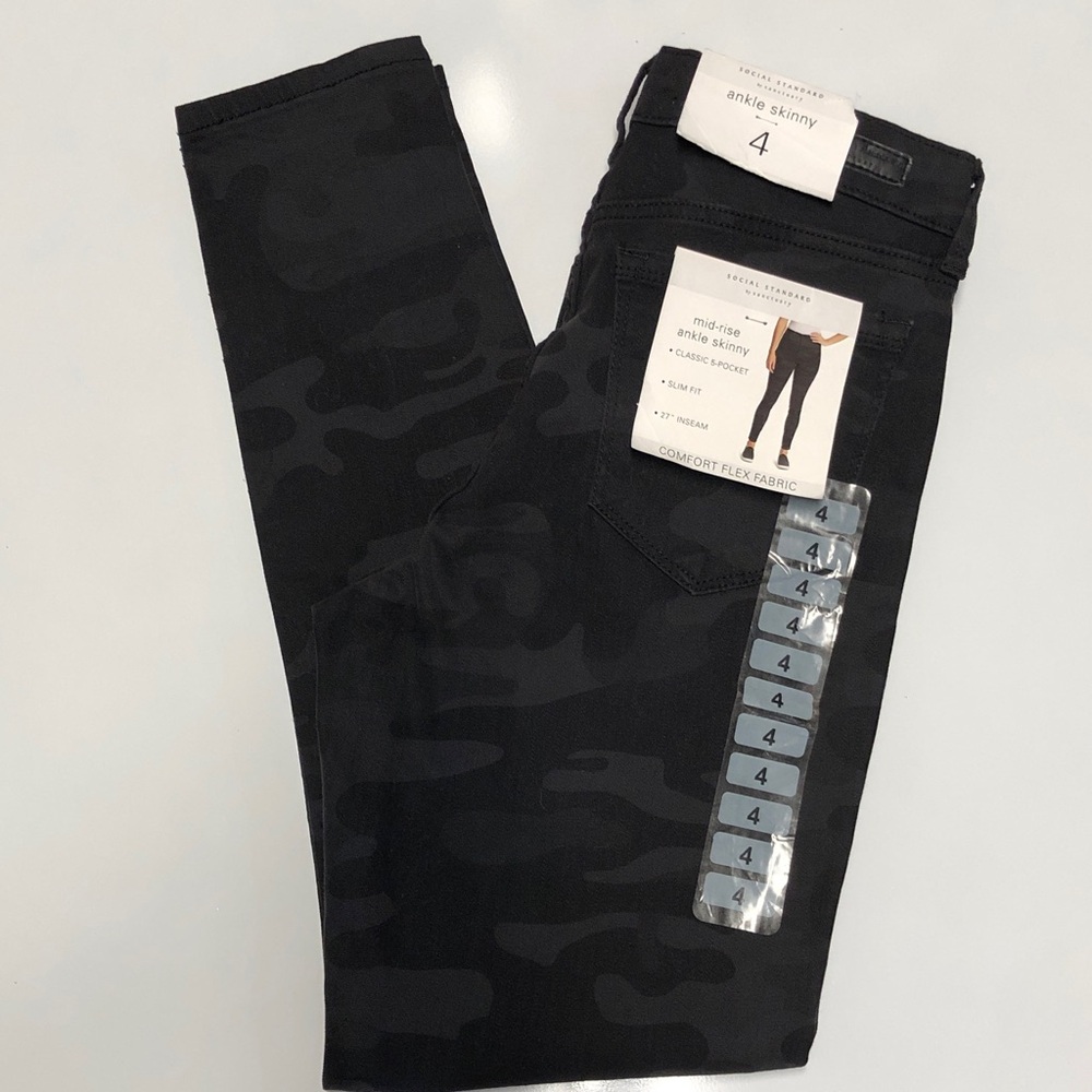 Social standard by sanctuary ankle skinny jeans size 4